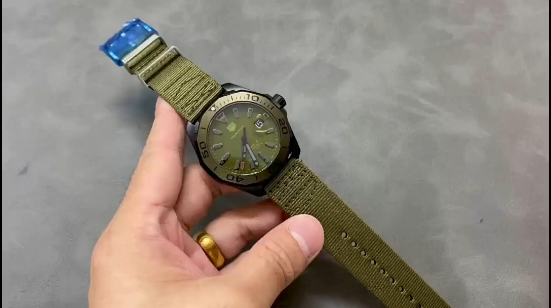 Tag Heuer Aquaracer Khaki Matte Dial Automatic WAY208E.FC8222 43mm